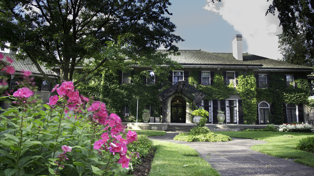 An exterior shot of Glendon Campus.